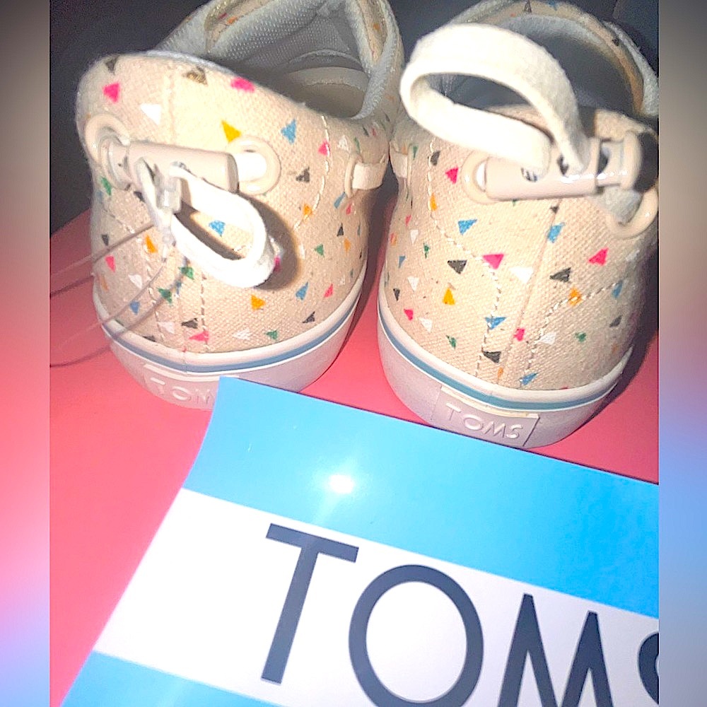 New in Box, Toms size 6 (running very big-fits 7 too) Ladies - multicolored - Picture 3 of 10